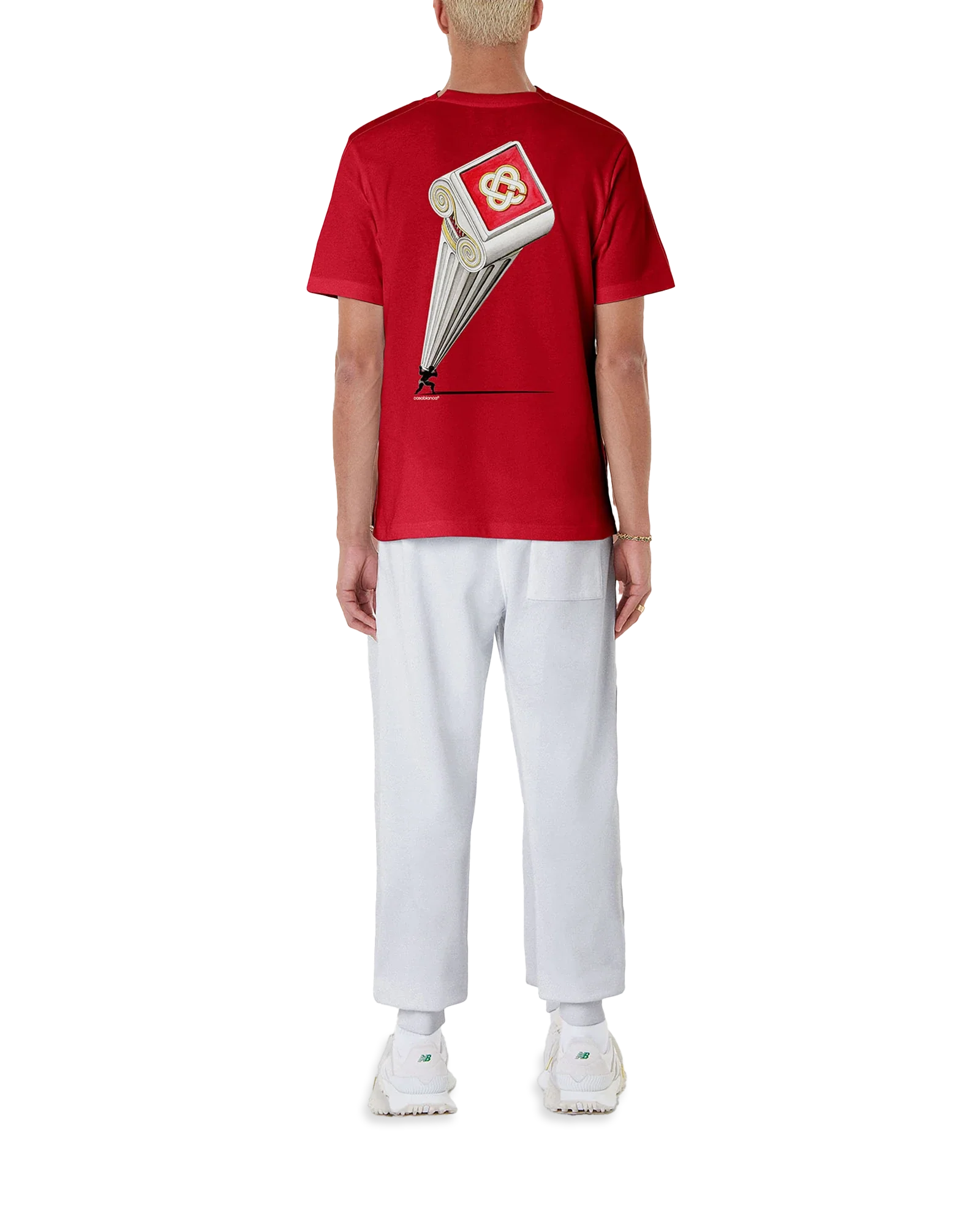 T-Shirt leaning column