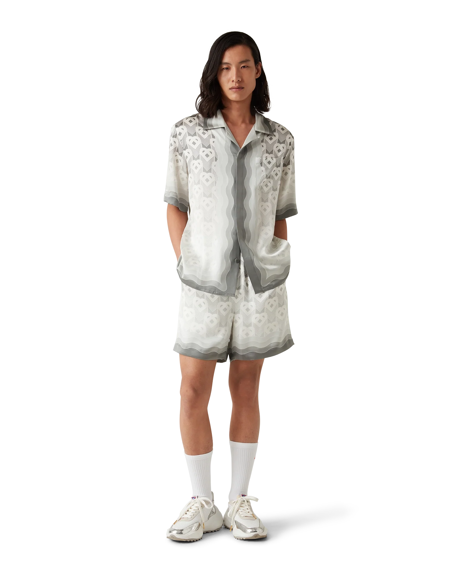 Chemise en soie à manches courtes avec monogramme en forme de cœur dégradé